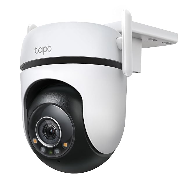 Telecamera da esterno Tapo C520WS con due antenne sulla staffa a muro